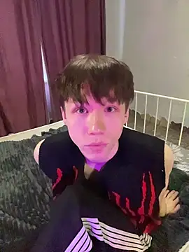 Slay-cute-boy online show from 11-14-25, 04:16