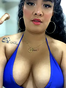 Snapshot of Zoe-star chatting on 11-15-25, 12:14 Zoe-star online show from 11-15-25, 12:14