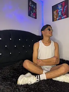 Snapshot of Luigi_cumming1 chatting on 11-18-25, 08:28 Luigi cumming1 online show from 11-18-25, 08:28