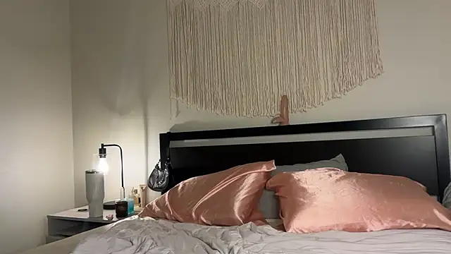 imbellataylor online show from 11-18-25, 02:38