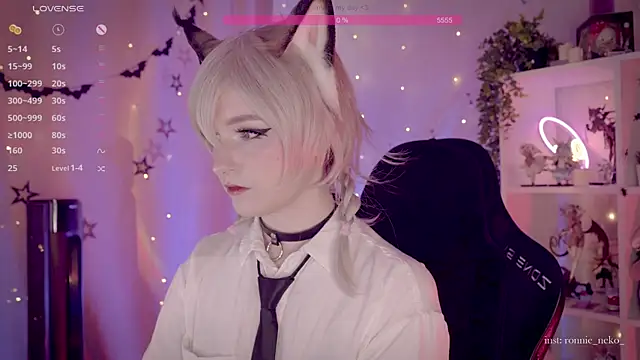 Snapshot of vronnier chatting on 11-14-25, 11:58 vronnier online show from 11-14-25, 11:58