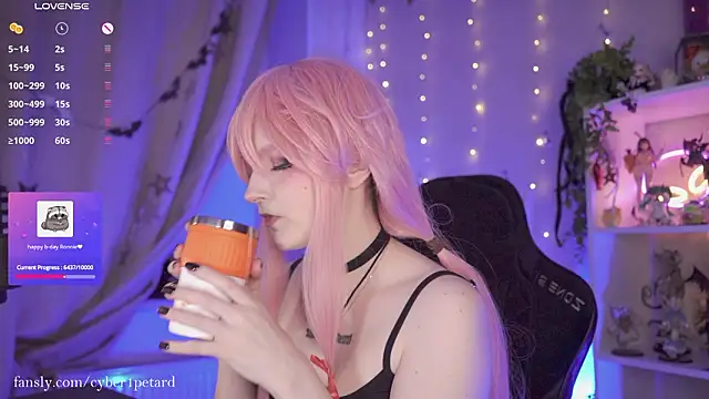 Snapshot of vronnier chatting on 02-25-26, 04:51 vronnier online show from 02-25-26, 04:51