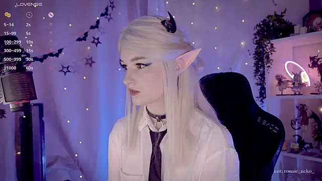 Snapshot of vronnier chatting on 11-20-25, 11:33 vronnier online show from 11-20-25, 11:33