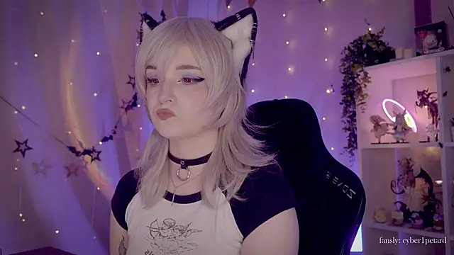 Snapshot of vronnier chatting on 12-18-25, 03:05 vronnier online show from 12-18-25, 03:05