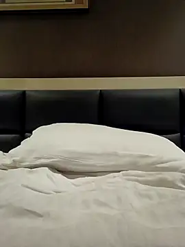 frolicme456 online show from 11-18-25, 04:16