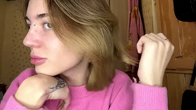 Snapshot of MelaineAytes chatting on 11-23-25, 10:03 MelaineAytes online show from 11-23-25, 10:03