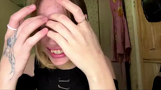 Snapshot of MelaineAytes chatting on 11-25-25, 10:26 MelaineAytes online show from 11-25-25, 10:26