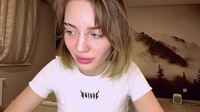 Snapshot of MelaineAytes chatting on 12-20-25, 03:15 MelaineAytes online show from 12-20-25, 03:15