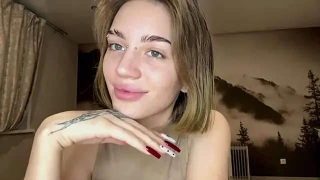 Snapshot of MelaineAytes chatting on 12-22-25, 02:06 MelaineAytes online show from 12-22-25, 02:06