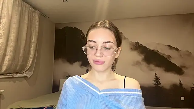 Snapshot of MelaineAytes chatting on 12-19-25, 02:08 MelaineAytes online show from 12-19-25, 02:08