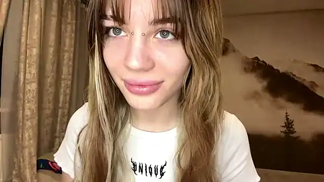 Snapshot of MelaineAytes chatting on 12-17-25, 02:11 MelaineAytes online show from 12-17-25, 02:11