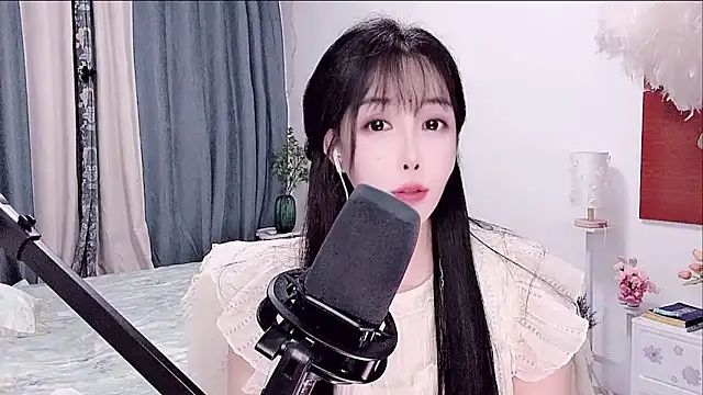 Laura 520 online show from 06-17-26, 12:15