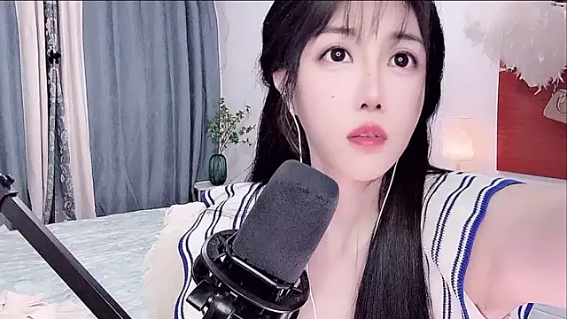 Laura 520 online show from 06-18-26, 02:21