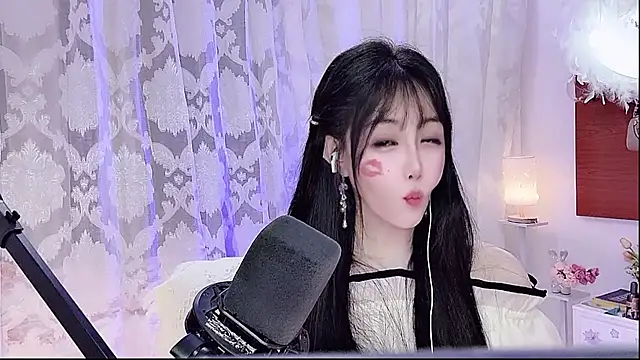Laura 520 online show from 05-23-26, 12:26