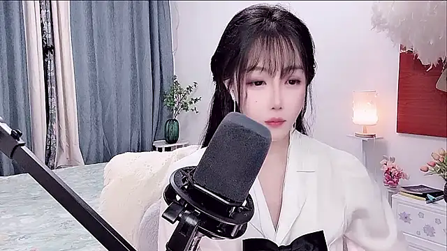 Laura 520 online show from 06-20-26, 01:16