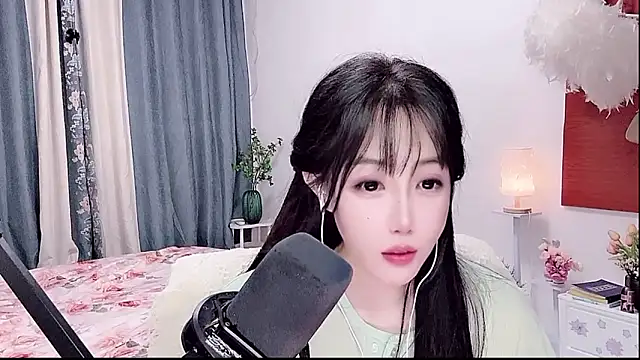 Laura 520 online show from 06-03-26, 02:33