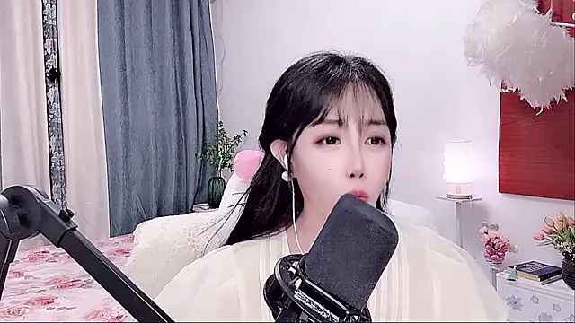 Laura 520 online show from 06-13-26, 12:47