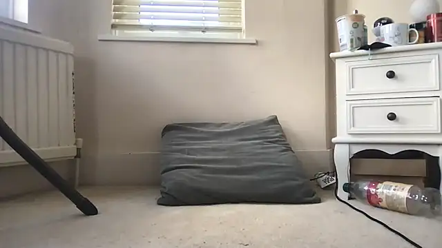 Snapshot of boyinsocks chatting on 05-18-26, 01:27 boyinsocks online show from 05-18-26, 01:27