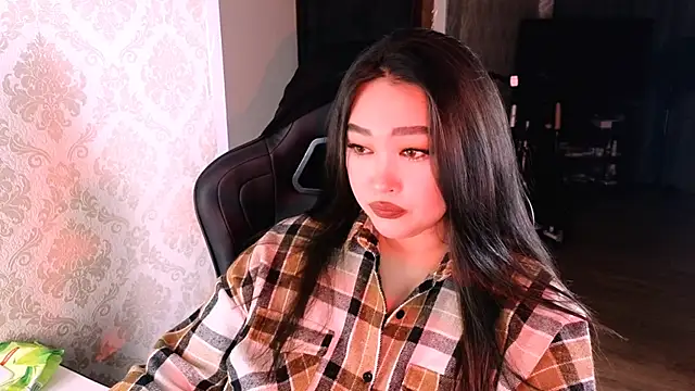 Emma Uilson online show from 12-15-25, 01:33