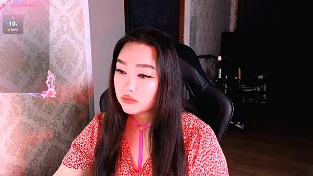 Emma Uilson online show from 12-17-25, 02:05