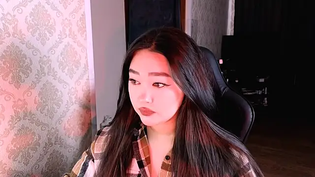 Emma Uilson online show from 12-23-25, 05:18