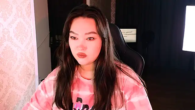 Emma Uilson online show from 11-23-25, 12:37