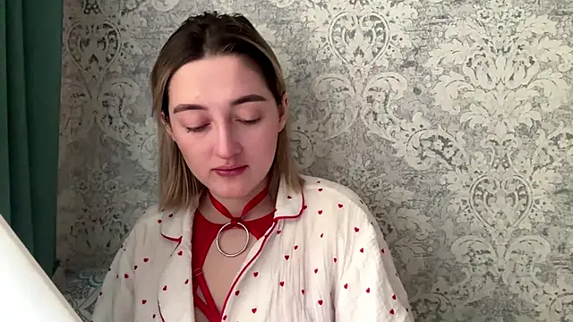 Emily lyy online show from 12-18-25, 10:52