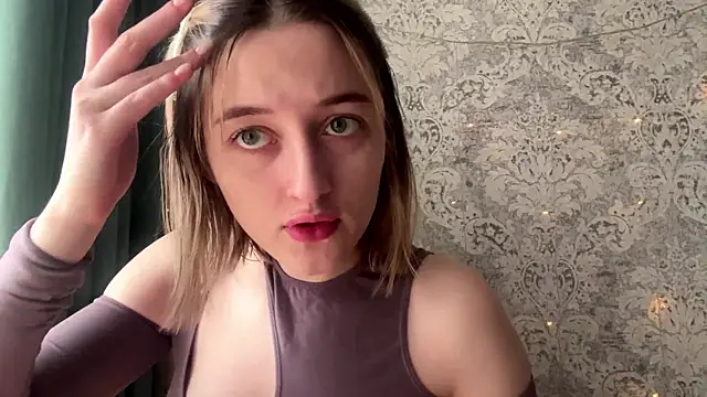 Emily lyy online show from 11-28-25, 08:25