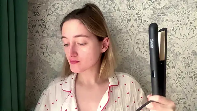 Emily lyy online show from 12-19-25, 07:11