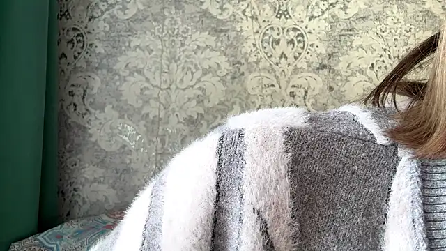 Emily lyy online show from 12-14-25, 09:04