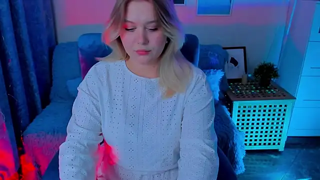 Snapshot of LouiseMous chatting on 12-03-25, 10:09 LouiseMous online show from 12-03-25, 10:09