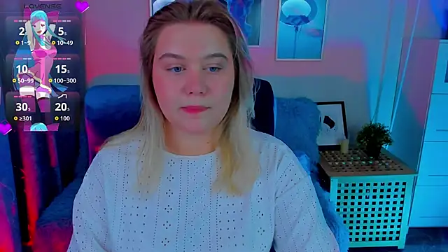 Snapshot of LouiseMous chatting on 12-04-25, 09:03 LouiseMous online show from 12-04-25, 09:03