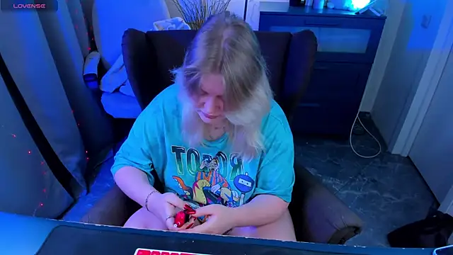 Snapshot of LouiseMous chatting on 01-08-26, 12:05 LouiseMous online show from 01-08-26, 12:05