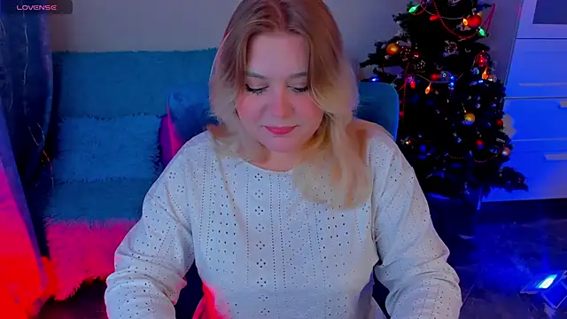 Snapshot of LouiseMous chatting on 12-17-25, 10:15 LouiseMous online show from 12-17-25, 10:15