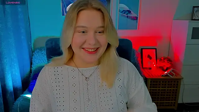 Snapshot of LouiseMous chatting on 11-27-25, 09:04 LouiseMous online show from 11-27-25, 09:04