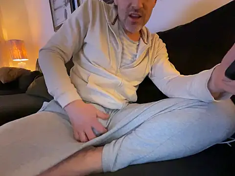 Snapshot of Brandonn1989amateur chatting on 02-22-26, 08:10 Brandonn1989amateur online show from 02-22-26, 08:10