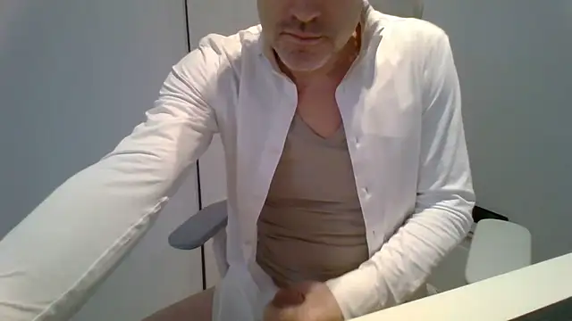 Snapshot of Brandonn1989amateur chatting on 02-19-26, 09:17 Brandonn1989amateur online show from 02-19-26, 09:17