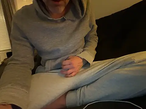 Snapshot of Brandonn1989amateur chatting on 11-17-25, 09:52 Brandonn1989amateur online show from 11-17-25, 09:52