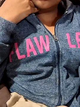 Snapshot of Kinky_Aleena chatting on 11-16-25, 08:02 Kinky Aleena online show from 11-16-25, 08:02