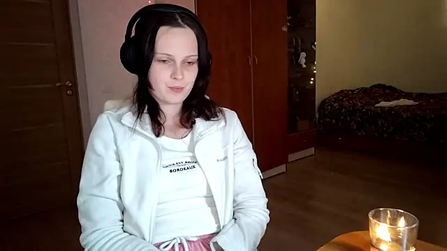 Snapshot of LouiseMarengo chatting on 11-17-25, 05:39 LouiseMarengo online show from 11-17-25, 05:39