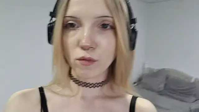 Snapshot of MarcieAragaki chatting on 11-16-25, 01:27 MarcieAragaki online show from 11-16-25, 01:27