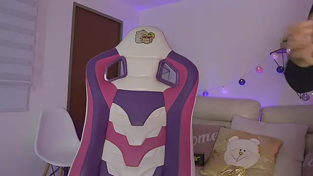 Enola Holmes  online show from 11-29-25, 01:22