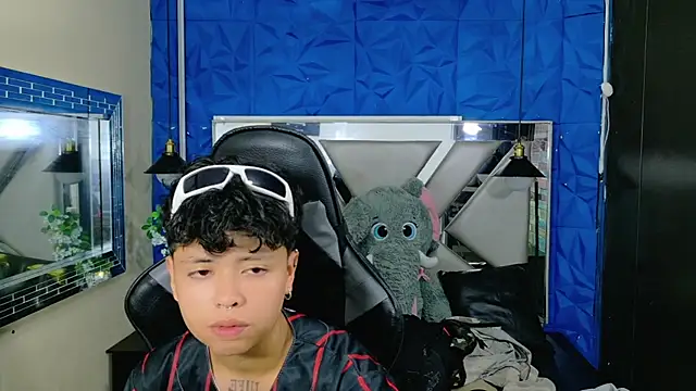 lunabustygirl online show from 12-23-25, 06:45