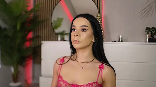 Miss Denisse online show from 12-19-25, 08:44