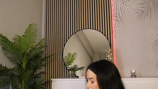 Miss Denisse online show from 12-15-25, 08:47