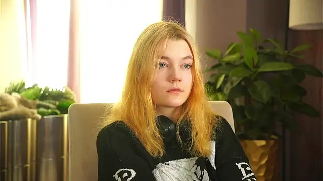 Snapshot of SindyRoskelley chatting on 11-18-25, 05:22 SindyRoskelley online show from 11-18-25, 05:22