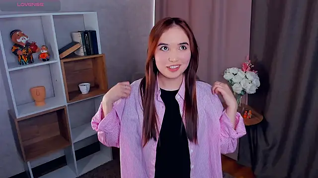 Snapshot of BetseyLaszlo chatting on 11-18-25, 07:33 BetseyLaszlo online show from 11-18-25, 07:33