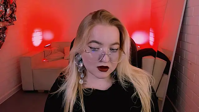 Snapshot of EllaPower chatting on 11-15-25, 03:05 EllaPower online show from 11-15-25, 03:05