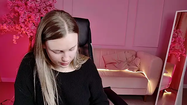 Snapshot of SandraLindsey chatting on 11-18-25, 11:46 SandraLindsey online show from 11-18-25, 11:46