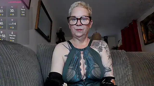 Snapshot of missyb_x chatting on 01-08-26, 02:56 missyb x online show from 01-08-26, 02:56